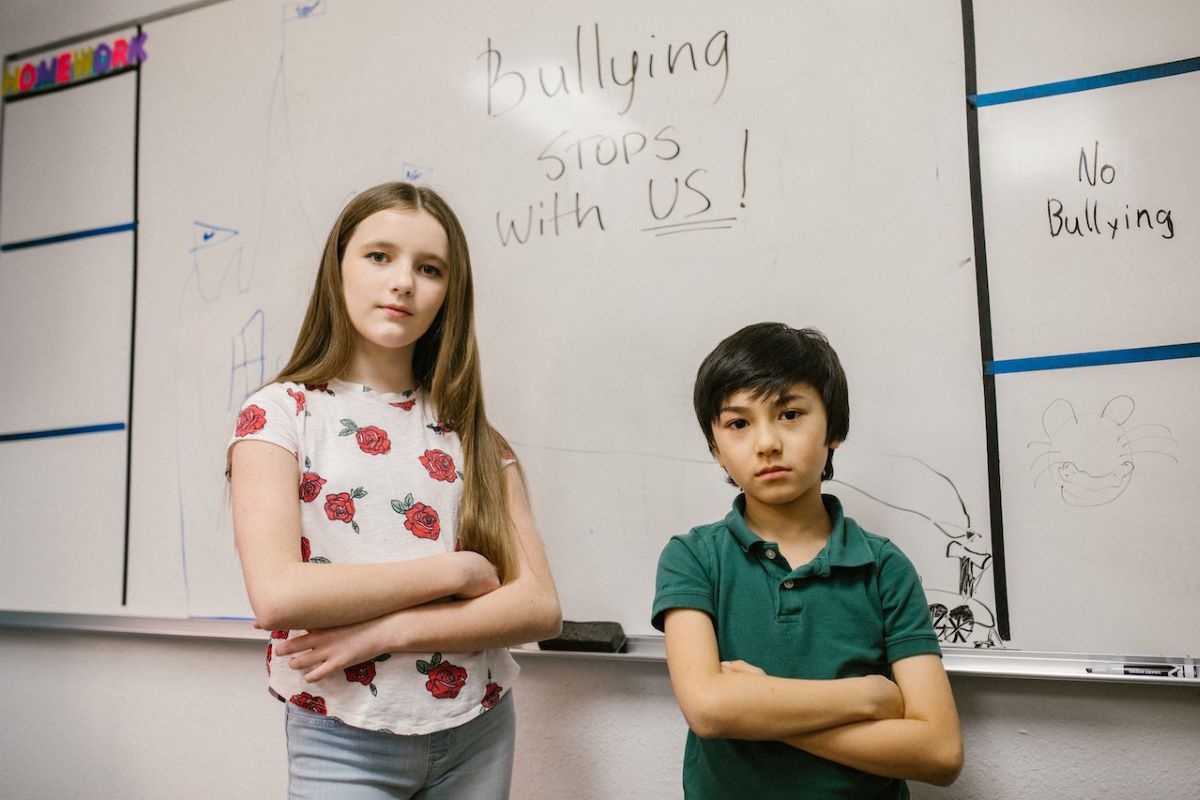 kids standing in front of whiteboard how to tell a bully off
